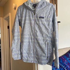 Patagonia - light purple patterned lightweight windbreaker